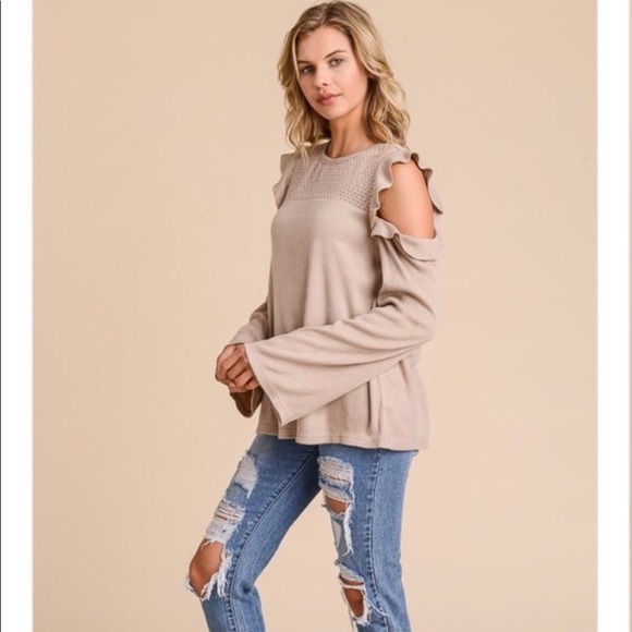 ‼️CLEARANCE‼️ Cold Shoulder Top - Picture 2 of 8